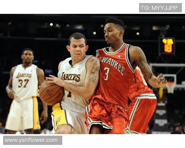 2013年湖人对阵雄鹿的精彩对决回顾与分析